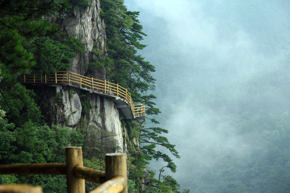 江西被忽视的一座山,主峰海拔1736米,还是国家级旅游度假区