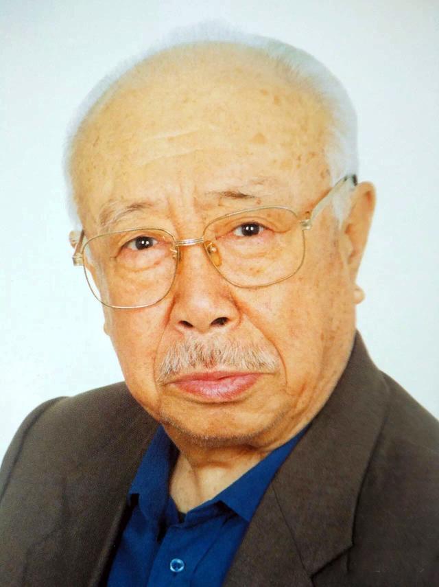 94岁"胡汉三"近照曝光,曾数次患癌,如今耳聪目明,高,实在是高!