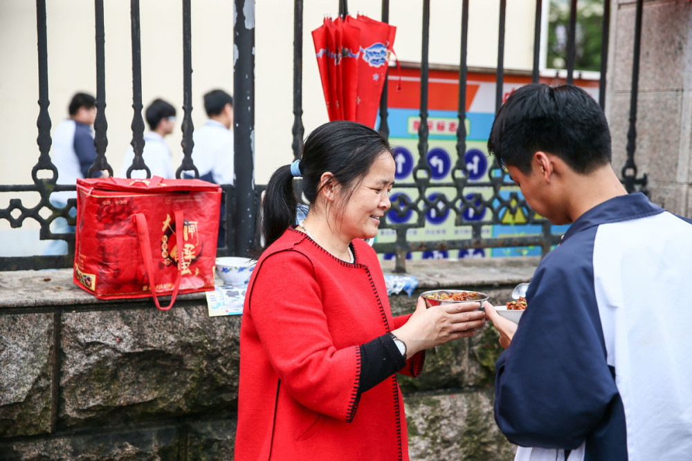 农村孩子考上名牌大学有多难?寒门能否出贵子,由这3个