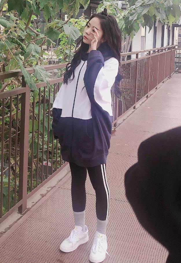 101女孩李紫宁"糊做非为"?把紧身裤穿成褶皱裤,无敌显