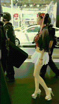 搞笑gif媳妇儿咱不能坐他的车他眼睛不好使