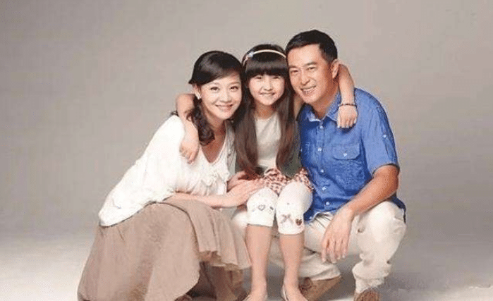 张嘉译的妻子竟然这么美,终于明白为啥看不上王晓晨了