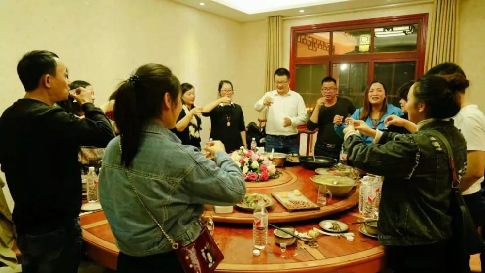 饭局,礼仪,中餐,喝酒,白酒,啤酒,红酒
