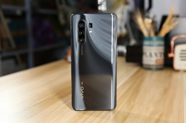 vivo x30 pro第一个不服