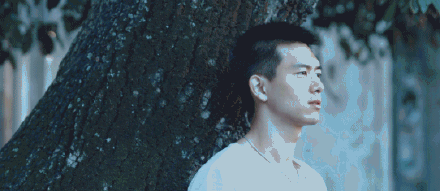李现寸头完美展现风采,有硬汉的阳刚,也有青春的活力