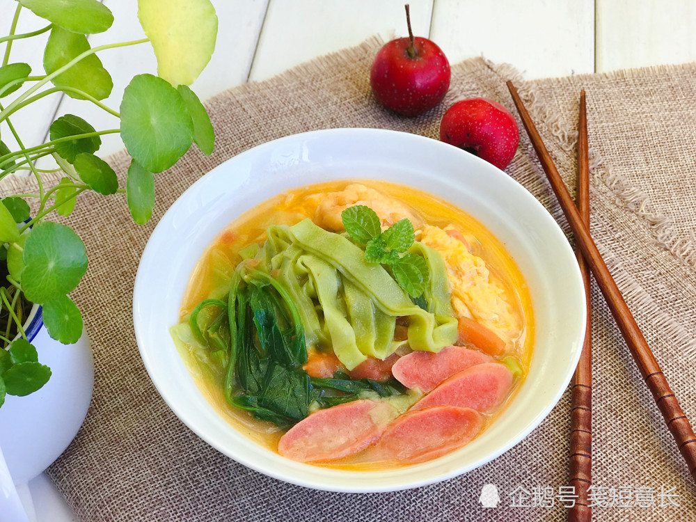 家常手擀面,菠菜鸡蛋面,菠菜汁面条