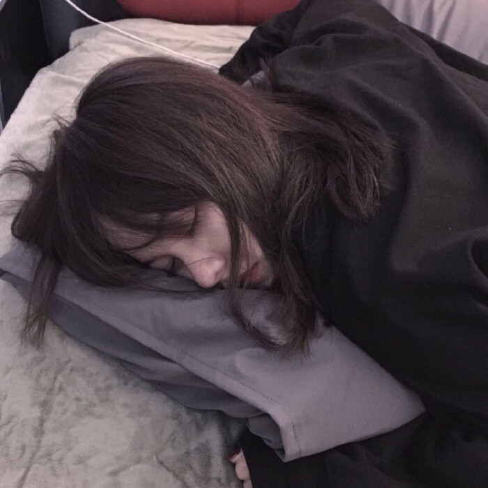 至尊版·ins女生头像:你会不会突然在夜里醒来,然后觉得亏欠我好多