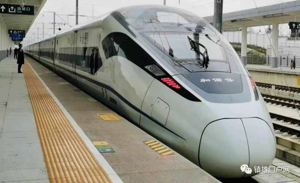视频:历史性时刻 和谐号动车入站 成贵高铁 成贵高速铁路(chengdu