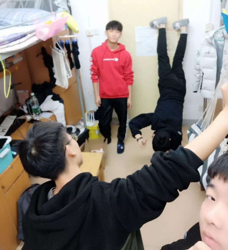 粉丝不辣 不跑完南湖不改名:憨憨小红适合你 其实, 拍照打卡式查寝 在
