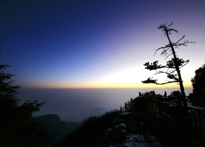 空气新鲜,冬暖夏凉,是神仙居住的地方