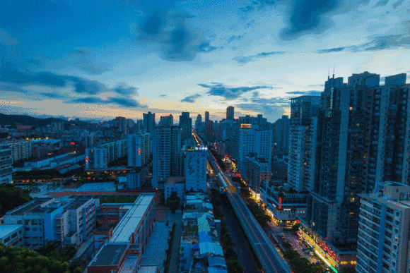 在2020年河南省第十三届人民代表大会第三次会议召开之际,中国诞生了