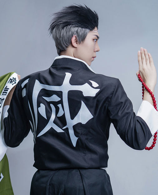 《鬼灭之刃》动漫角色岩柱cosplay,小哥哥纯白的瞳孔格外显眼