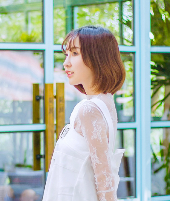 小清新气质的短发少女,清新靓丽,温婉动人