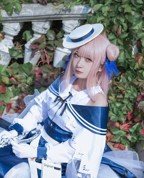 《明日方舟》游戏人物锡兰cosplay,女孩用心演绎锡兰的优雅