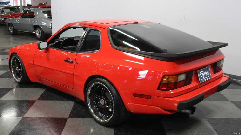 保存完好的1988款保时捷944,搭载雪佛兰lt1 v8引擎!