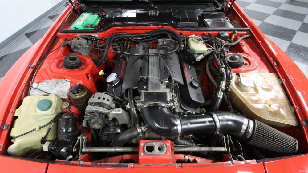 保存完好的1988款保时捷944,搭载雪佛兰lt1 v8引擎!