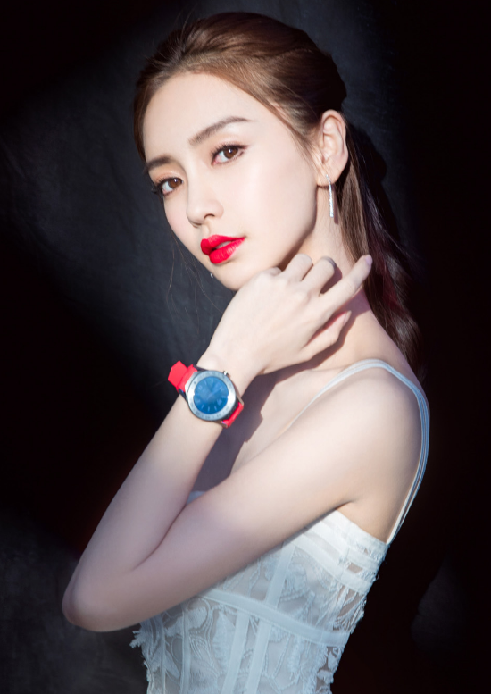 人气女星杨颖,时尚靓丽的写真,尽显气质