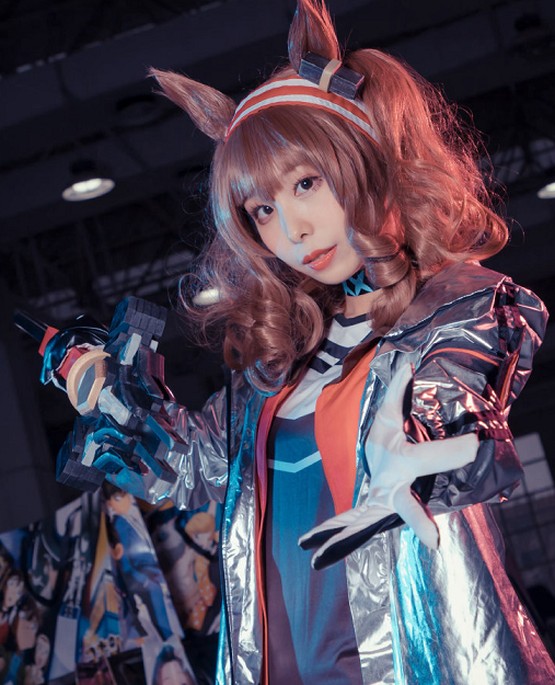 游戏《明日方舟》安洁莉娜cosplay,小姐姐的卷发格外抢镜