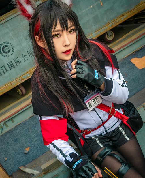 cosplay《明日方舟》游戏角色德克萨斯,小姐姐气质冷艳十足