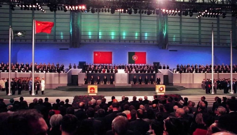 1993年3月31日,中华人民共和国全国人民代表大会于北京通过《澳门特别