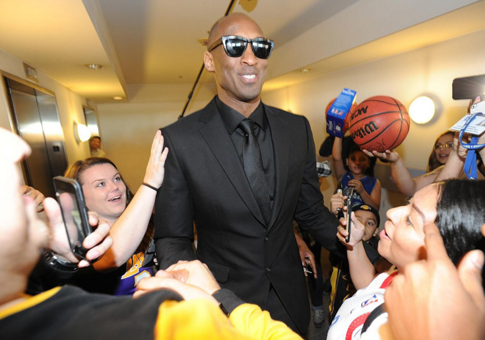 篮球巨星科比退役后,生活情况怎么样?粉丝:看他坐飞机