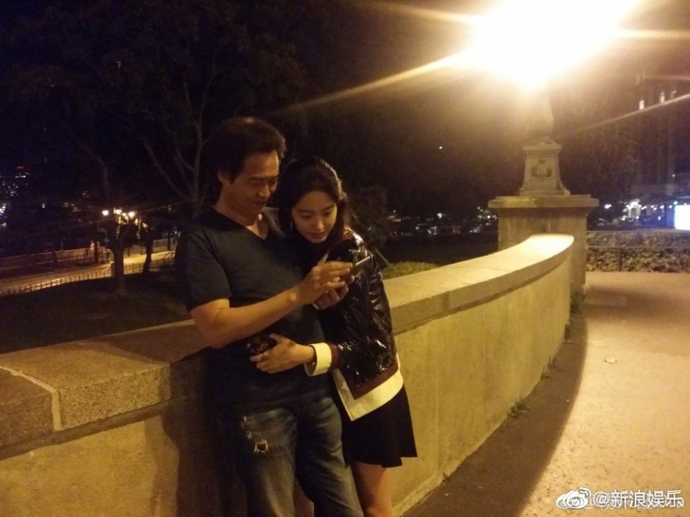 杨采钰和刘亦菲干爹结婚领证