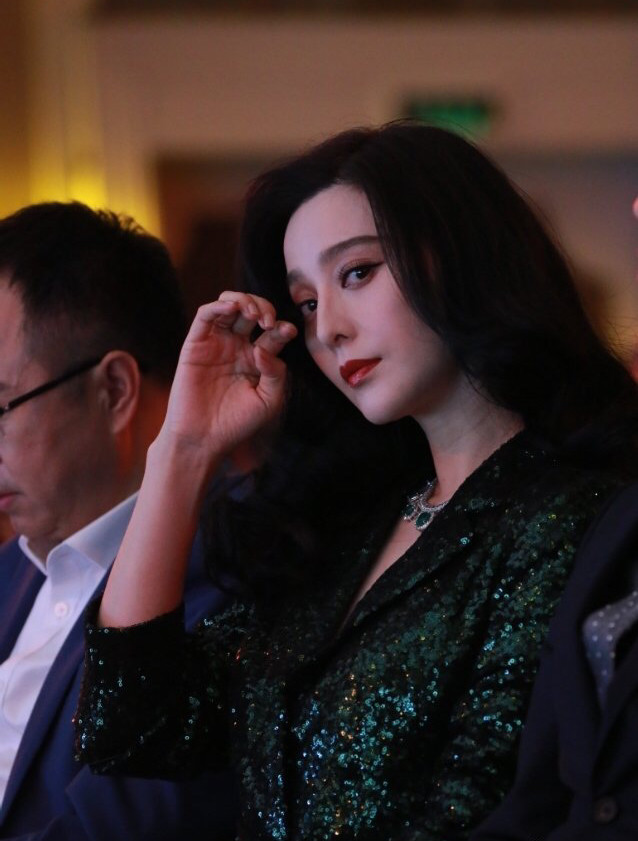 靠公益刷好感复出,范冰冰两天获两公益奖,2020年将出新作品
