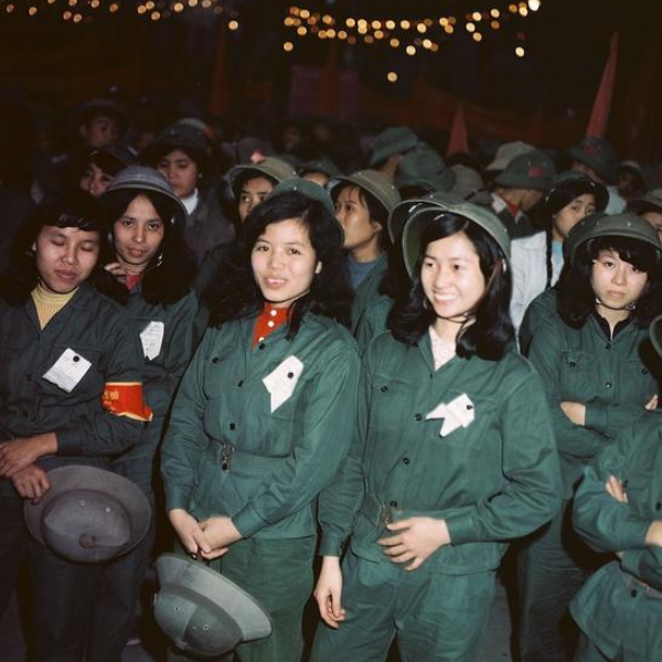 1979年的越南,罕见历史老照片,戴着绿帽子的越南女兵