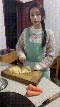 搞笑gif:调皮的大爷,年轻的时候肯定是坐在教室后面的