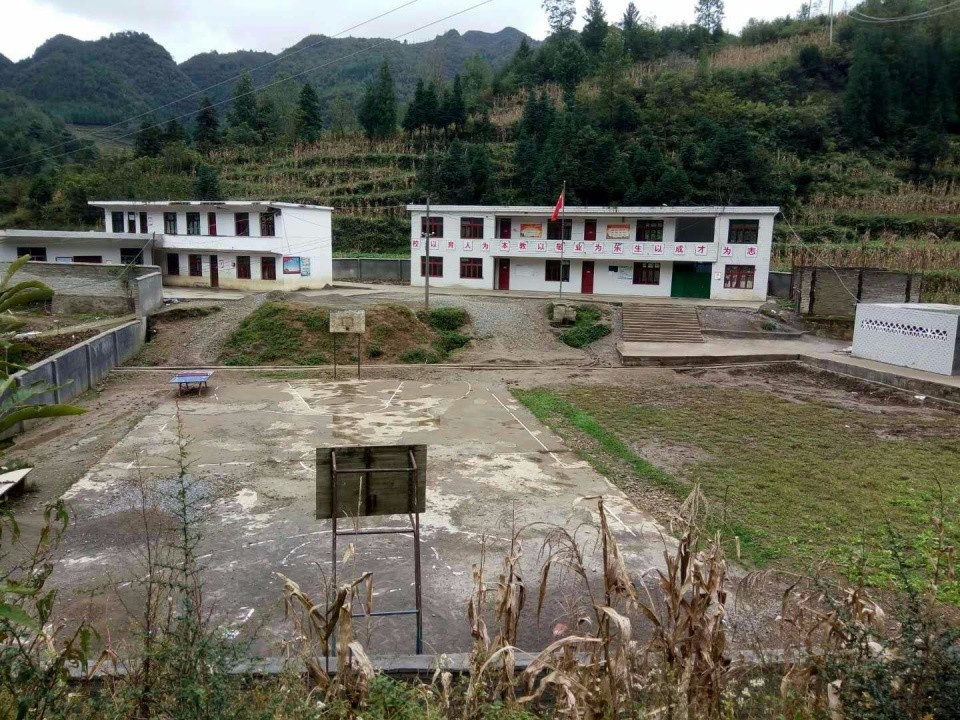一, 农村学校的地理位置是一个劣势,造成了诸多后果.