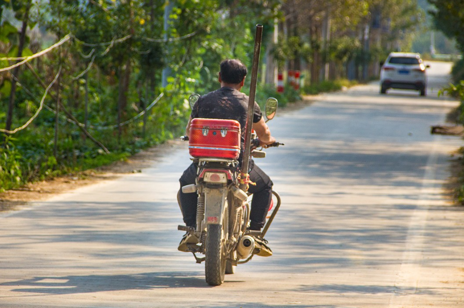 皖北农村有一种独特职业,一整天骑摩托车满村转,一年盈利高达几十万