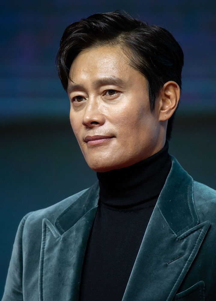 韩国国宝级影帝河正宇携小16岁秀智演夫妻 李秉宪年近