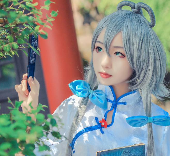 洛城书苑:洛天依cosplay,俏皮迷人的小姐姐,让人心动不已