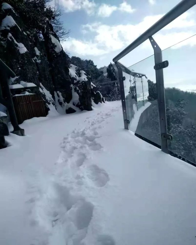 雪后初晴景色宜人 雪景图已上新 快快收藏转存做屏保吧 今年冬天到