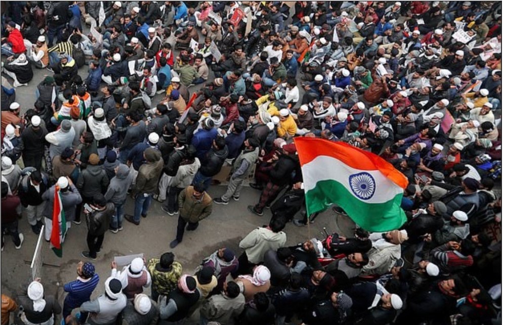 印度人民抗议浪潮升级,印度政府让通讯公司停掉人们的