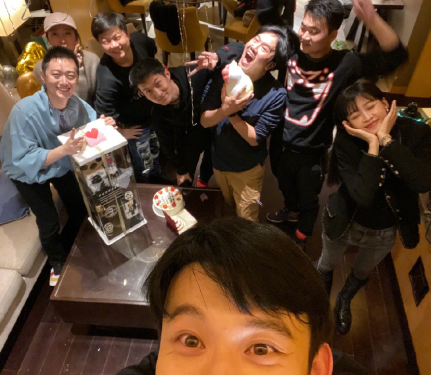 董子健生日发博晒合照,谁注意他对孙怡的称呼?暴露两人婚后感情