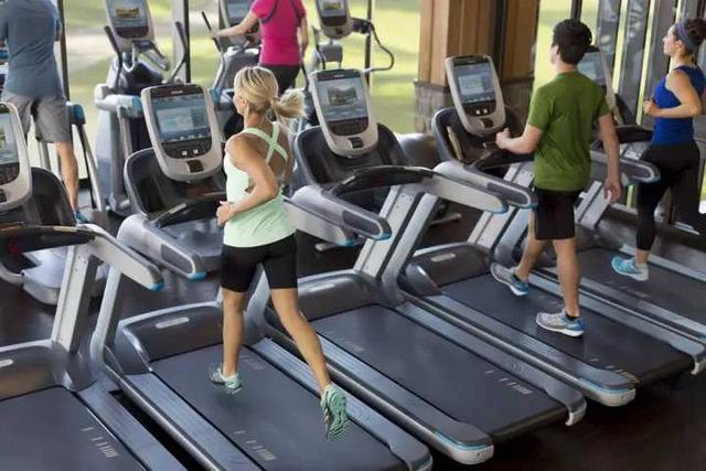 跑步是去健身房跑步机锻炼,还是去公园跑步锻炼,哪个效果好?