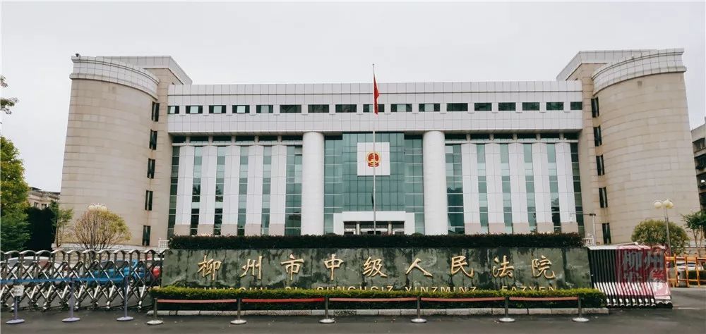 柳州市公安局交警支队原支队长谢其托今日受审辩称:不