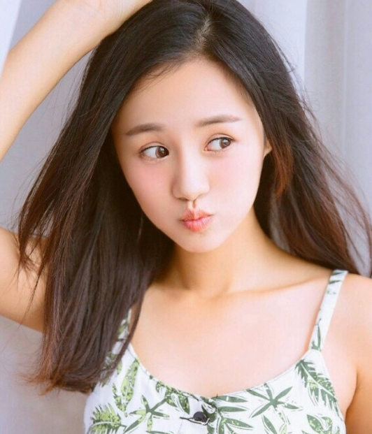 安悦溪精美写真图片,气质优雅,尽显甜美气息