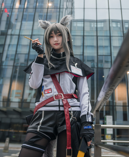 《明日方舟》游戏人物德克萨斯cosplay,气质非凡的小姐姐