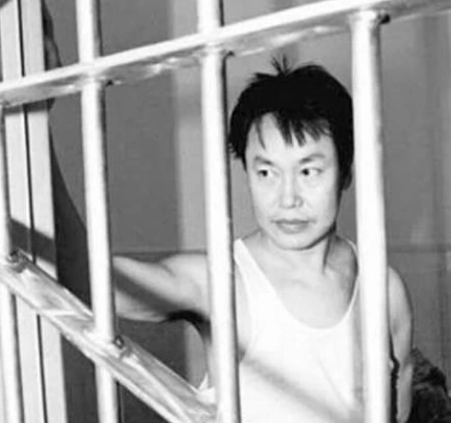 张子强在香港横行十余年,只怕两人,1个令他下跪,1个让