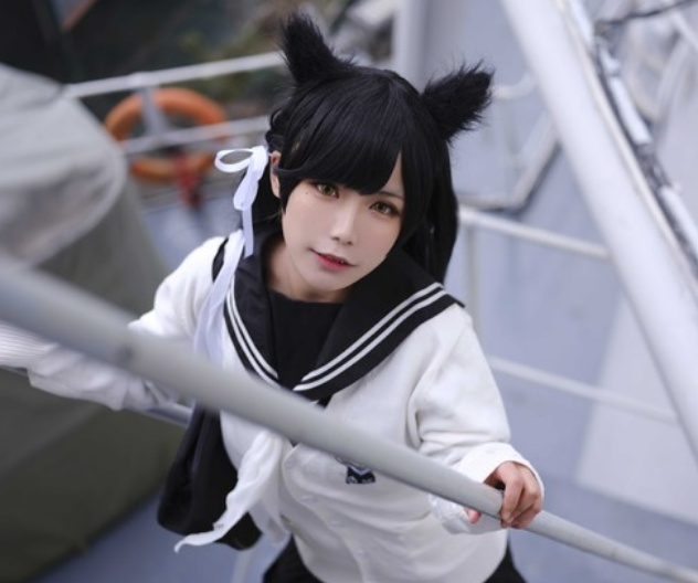 cosplay《钢铁苍蓝的琶音》爱宕,帅气动作优美姿态的小姐姐