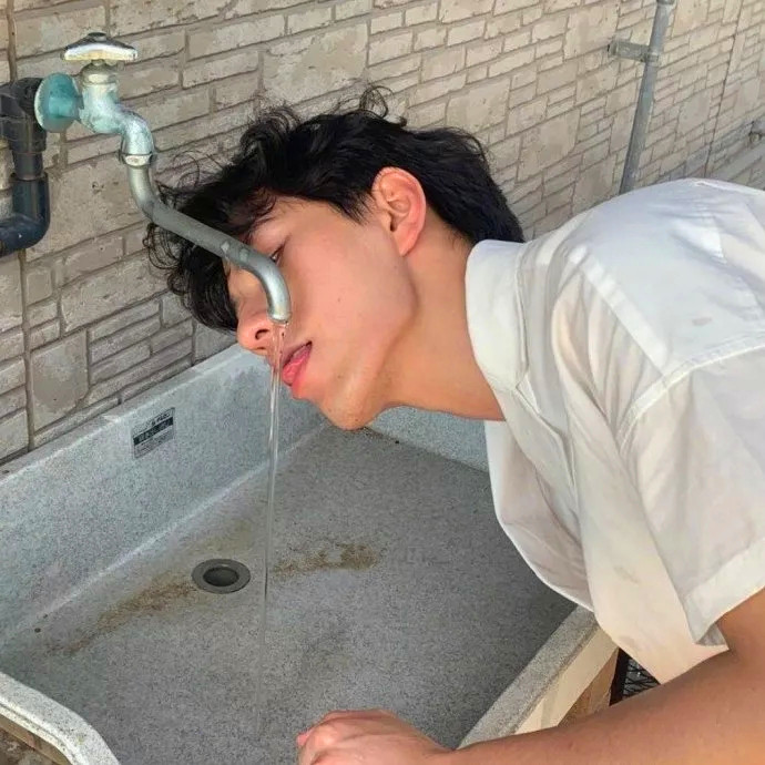 超火"个性"男生头像:再也不想爱上一个心里装着前任的