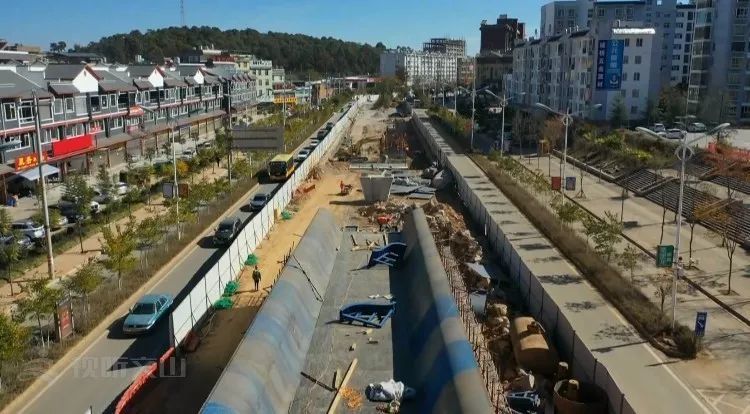 实名羡慕!丘北通了高铁又建轻轨