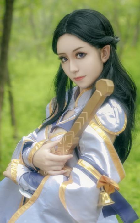 《王者荣耀》cosplay露娜·紫霞仙子,御姐范十足的美女