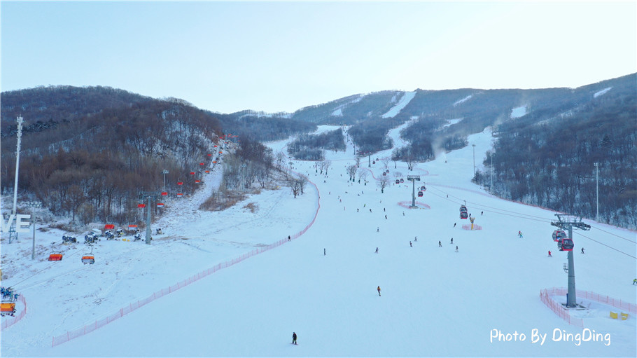 新中国第一座滑雪场万科松花湖,也是中国第一条载人索道的诞生地