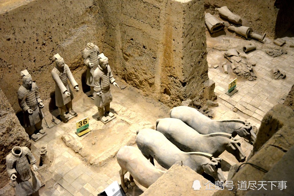兵马俑坑内被浇水?网友质疑有人伤害文物,官方回应:为了修复工作