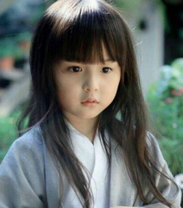 还记得《芈月传》中饰演芈月小时候的演员刘楚恬吗?