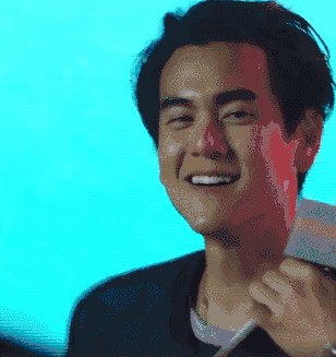 彭于晏笑成憨憨,表情管理离家出走