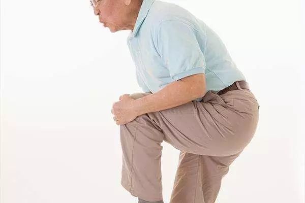 晚上睡觉经常腿抽筋,缺钙是其中之一,还有这几种原因会引起